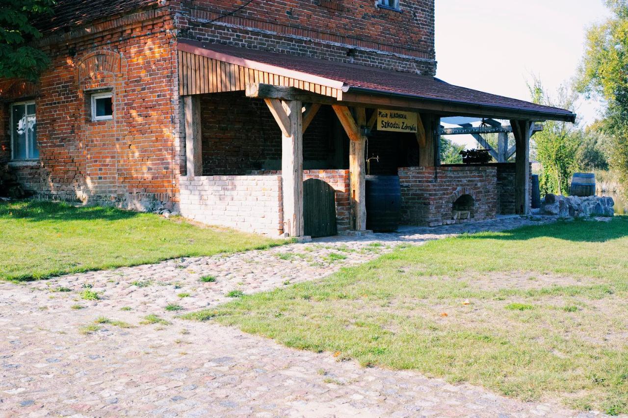 Palac W Debinie Krzeszkowice Exterior photo